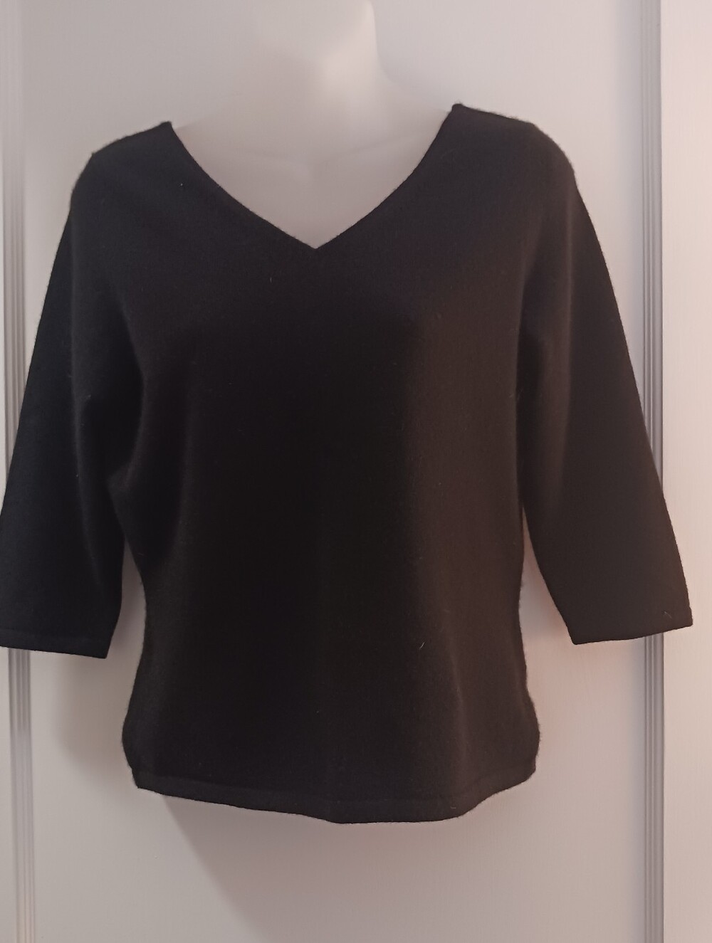 Ann Taylor Black V-Neck Cashmere Sweater